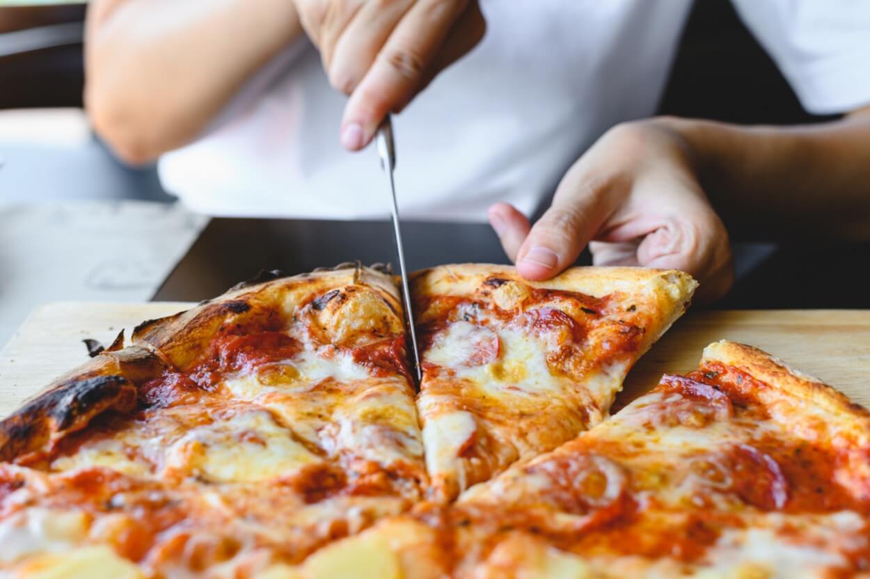 Erobrer i aften Narkoman Pizzabagning: 4 Veje Til Bagning Af Pizza (& Den Bedste)